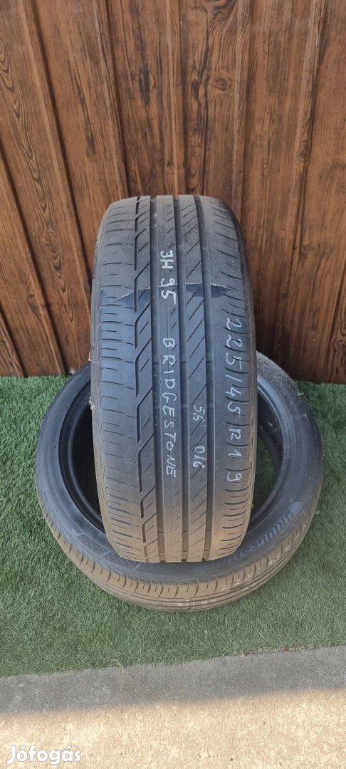 Bridgestone 225/45 R19 6mm 2016-os Nyári Gumiabroncs 2db #95