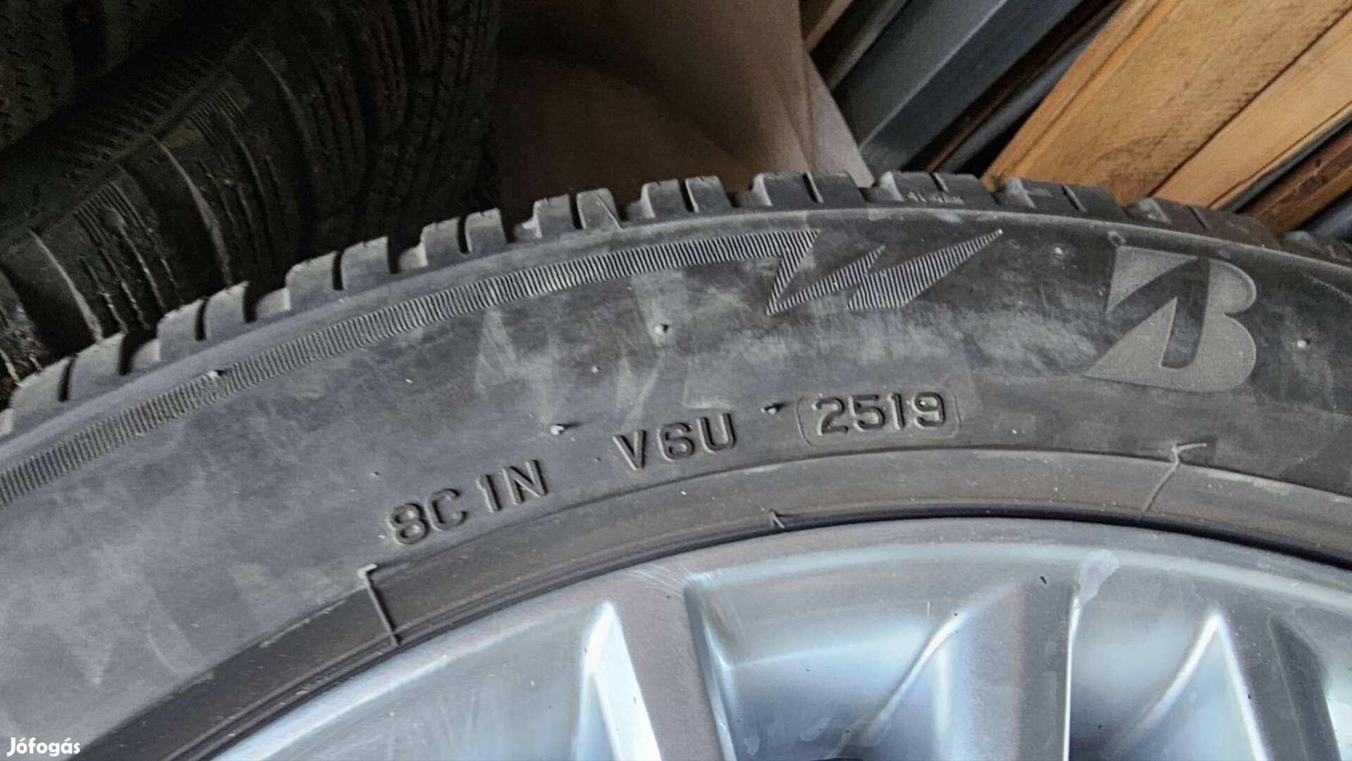 Bridgestone 225/50 R18 Blizzak LM005 téli gumi