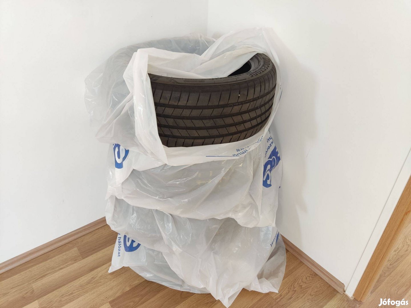 Bridgestone 23545 R18 98V T0 2024-ben gyártott nyári gumi