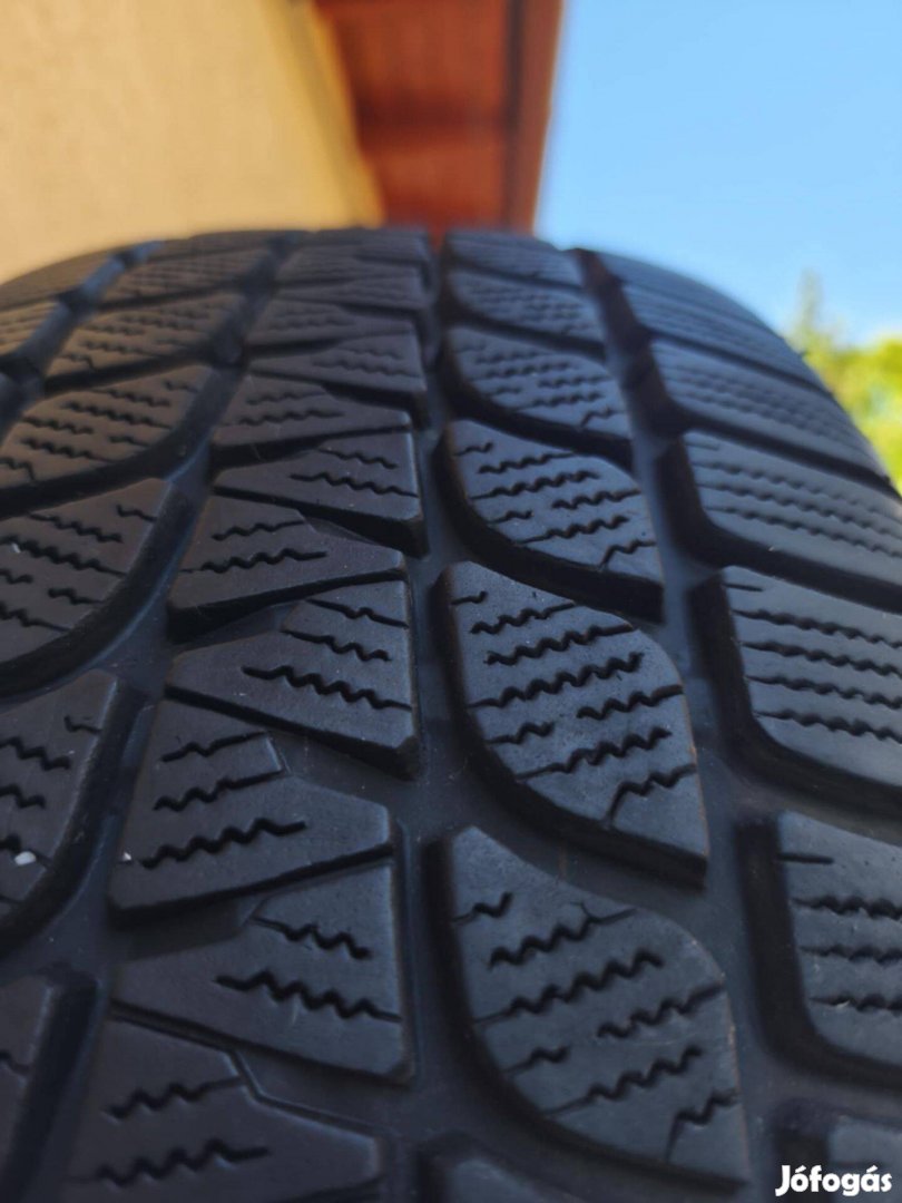Bridgestone 4X4 SUV téli gumi