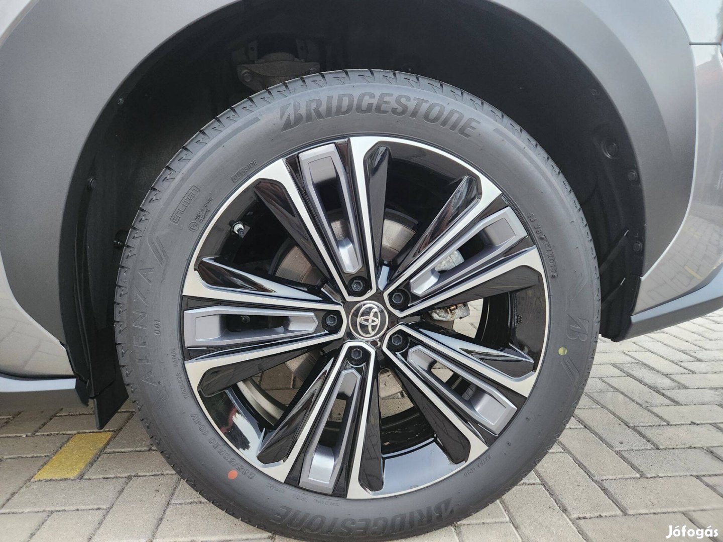 Bridgestone Alenza 001 235/50R20 104V 4 db újszerű nyári gumi egyben