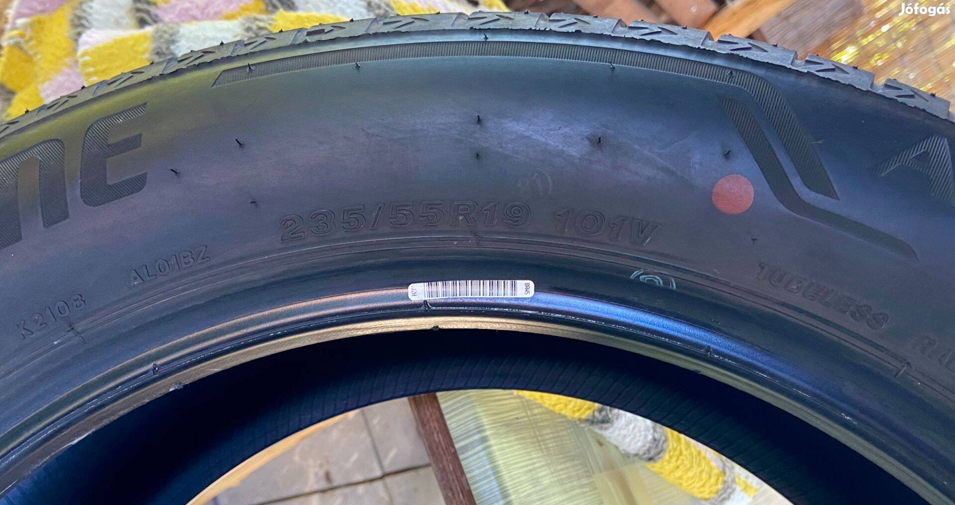 Bridgestone Alenza 001 típusú 235/55/R19 101V nyári gumiszett