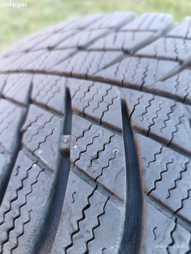 Bridgestone Blizzak 205/55R16 téligumi 