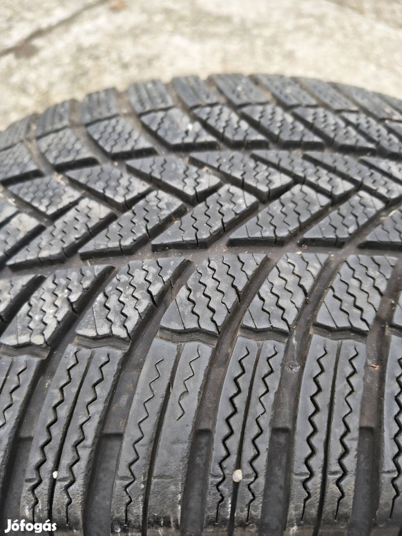 Bridgestone Blizzak 255/40 R20 téli gumi