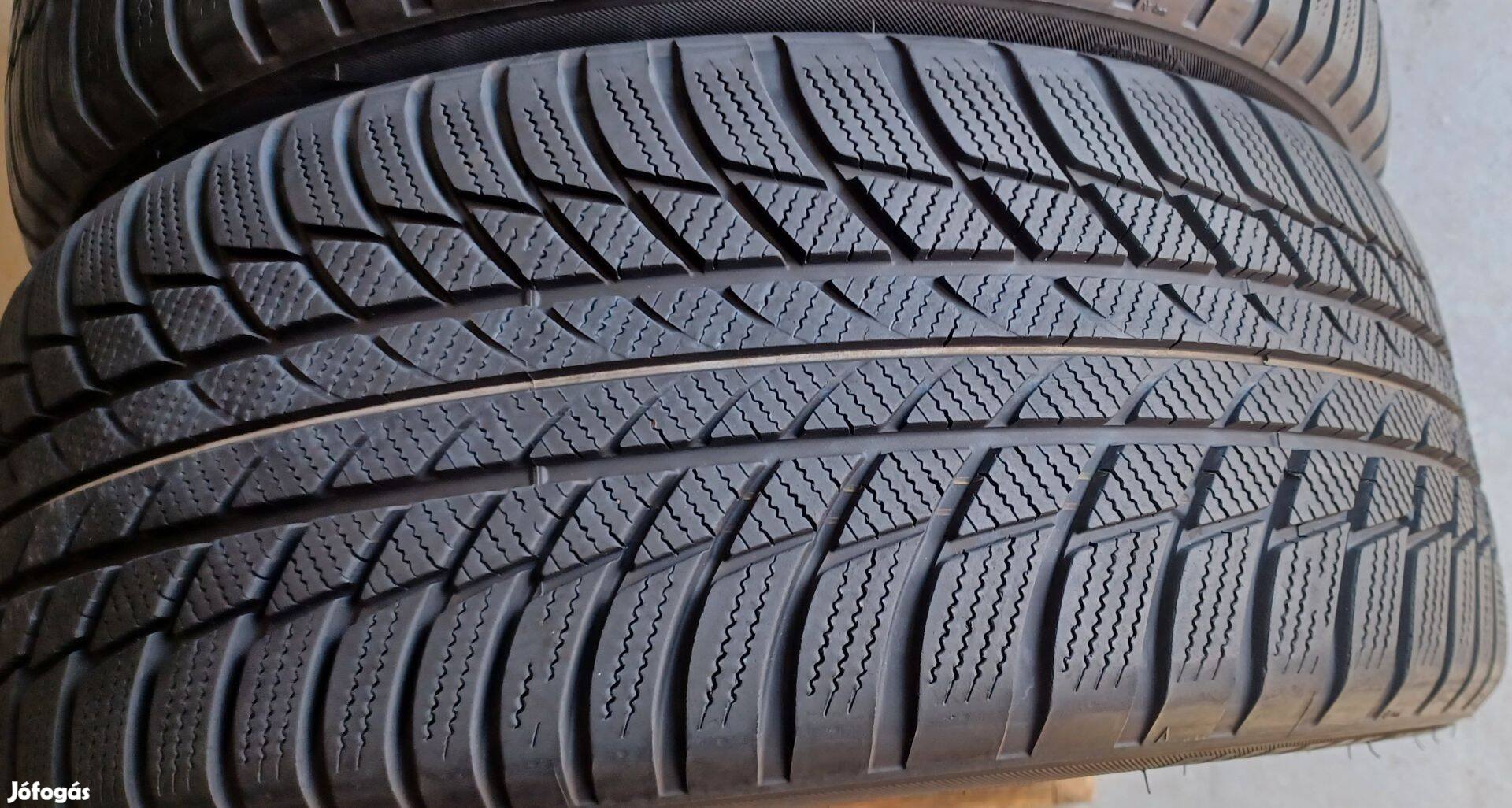 Bridgestone Blizzak LM001 225/45 R18 téli gumik 4db