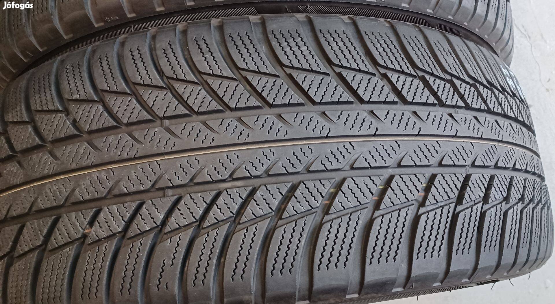 Bridgestone Blizzak LM001 225/45 R18 téli gumik 4db