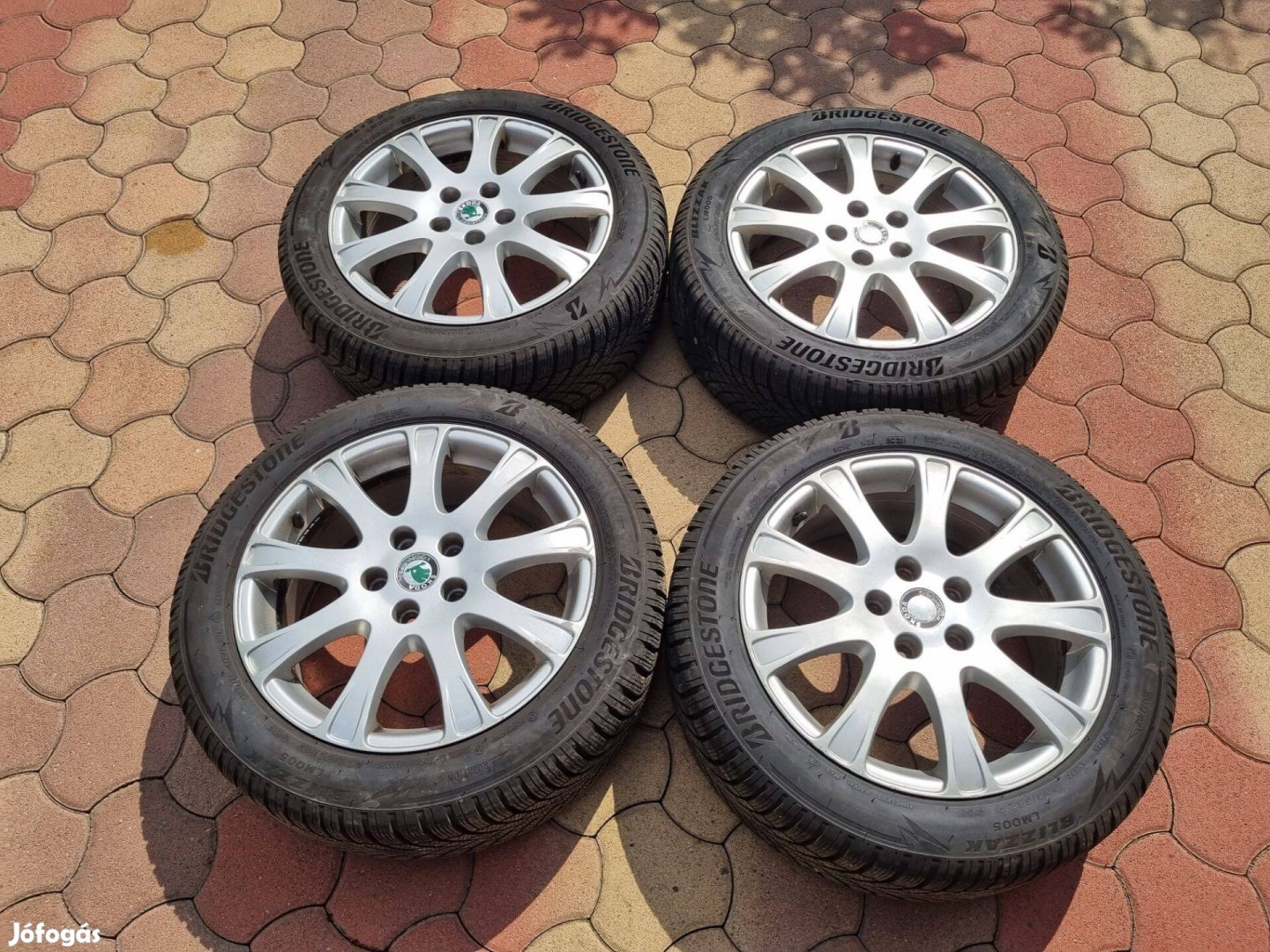 Bridgestone Blizzak LM005 205/55 R17
