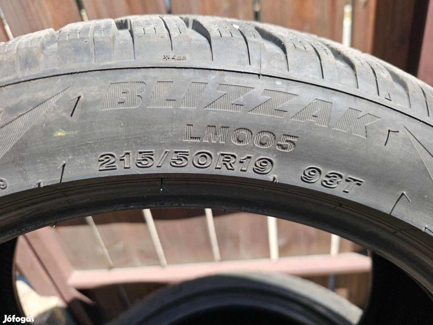 Bridgestone Blizzak LM005 215/50 R19 téli gumi DOT4121