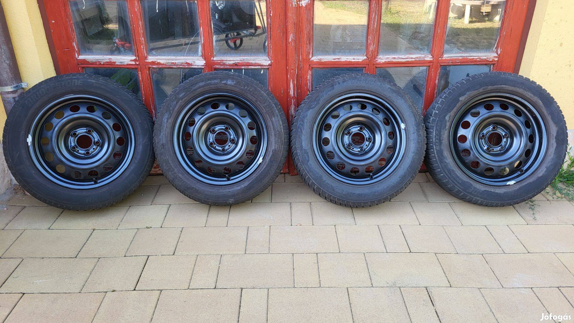 Bridgestone Blizzak LM005 téli gumiszett acélfelnin eladó