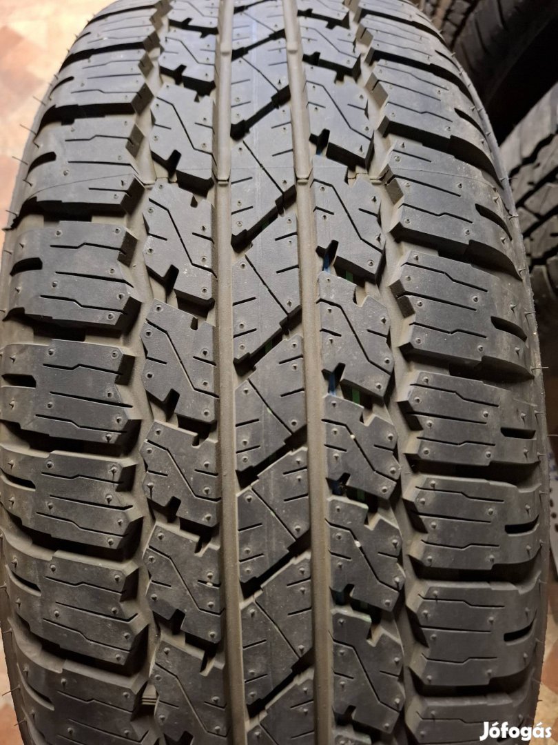 Bridgestone Dueler A/T 265/65 R17 terepgumi