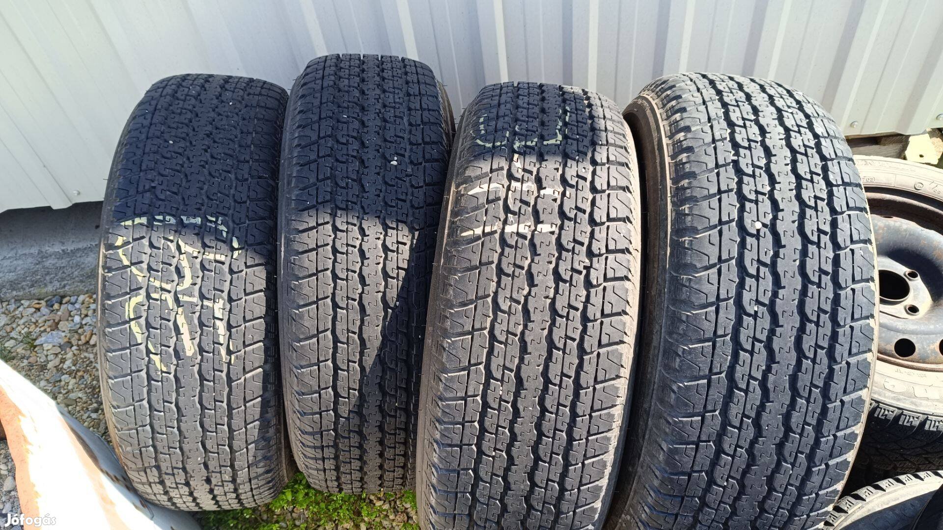 Bridgestone Dueler H/T 255/65 R17 autógumi