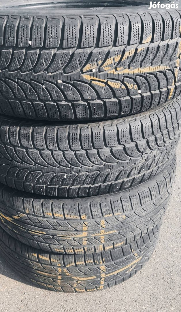 Bridgestone , Achilles winter, 225/65 R17 tél gumi kiváló állapotban.