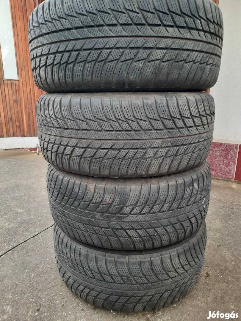 Bridgestone defekttűrő téli gumiabroncsok eladók. 