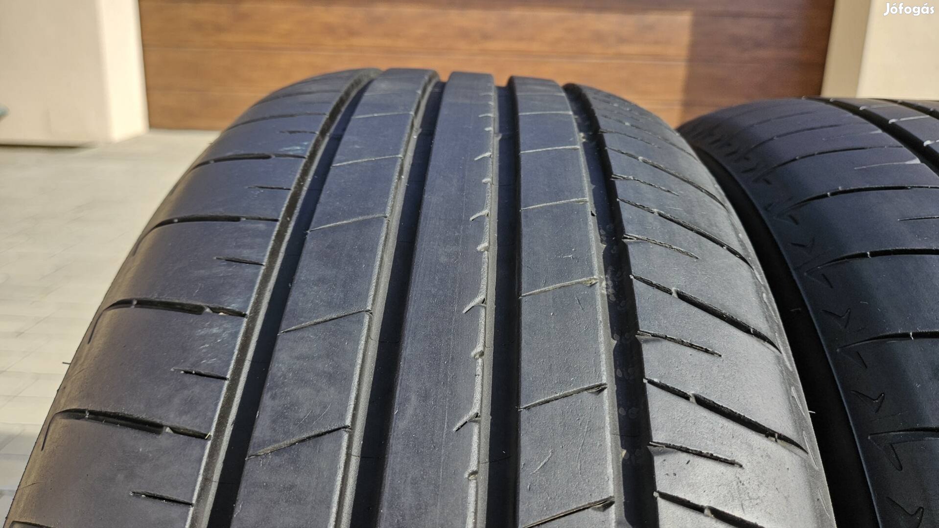 Bridgestone nyári gumi 235/50R20
