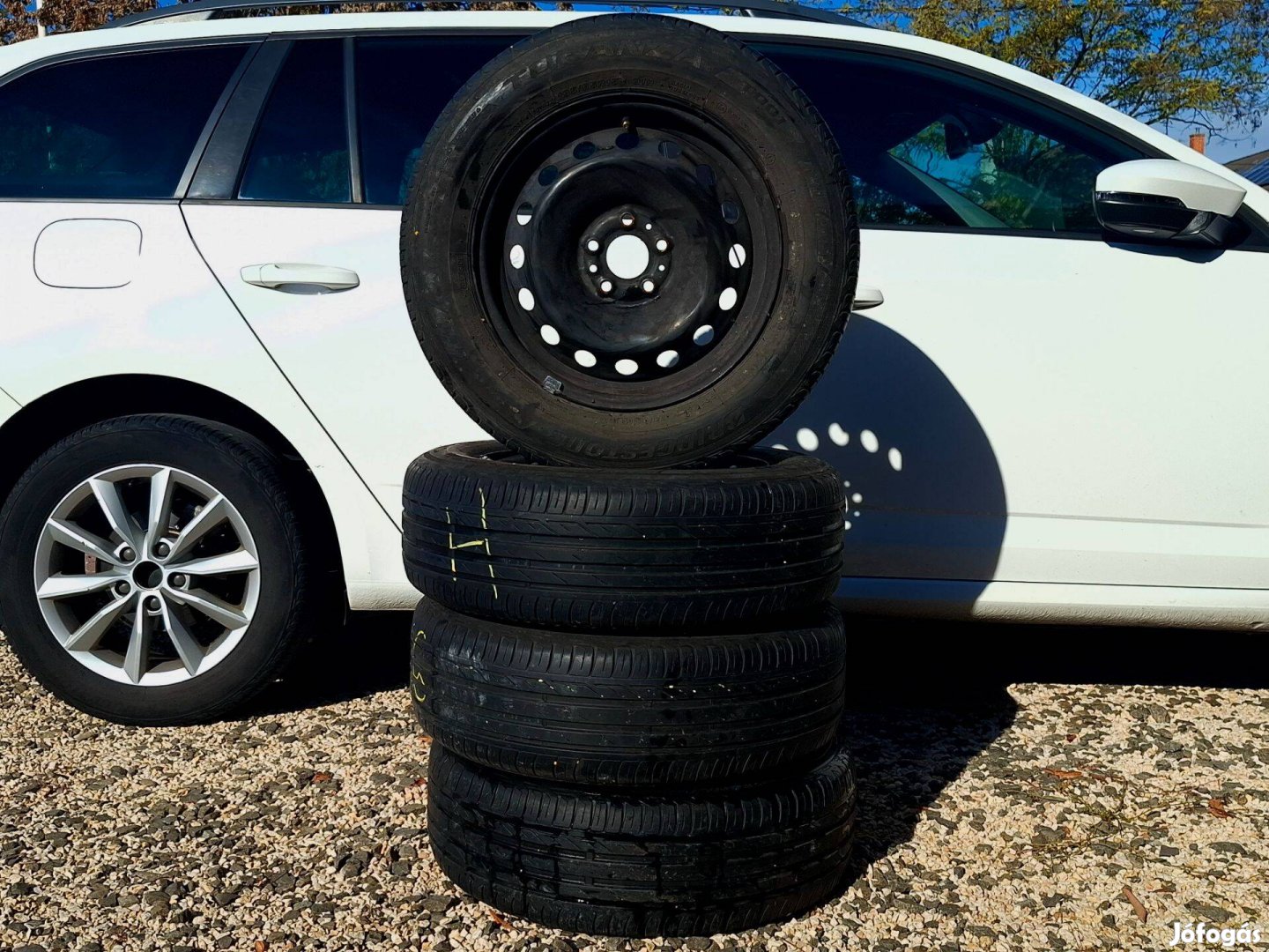 Bridgestone nyári gumi lemezfelnin 195/65 R15