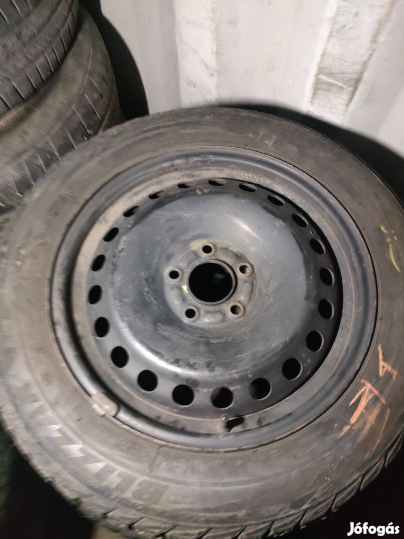 Bridgestone téligumi Ford Focus acélfelnin 5x108