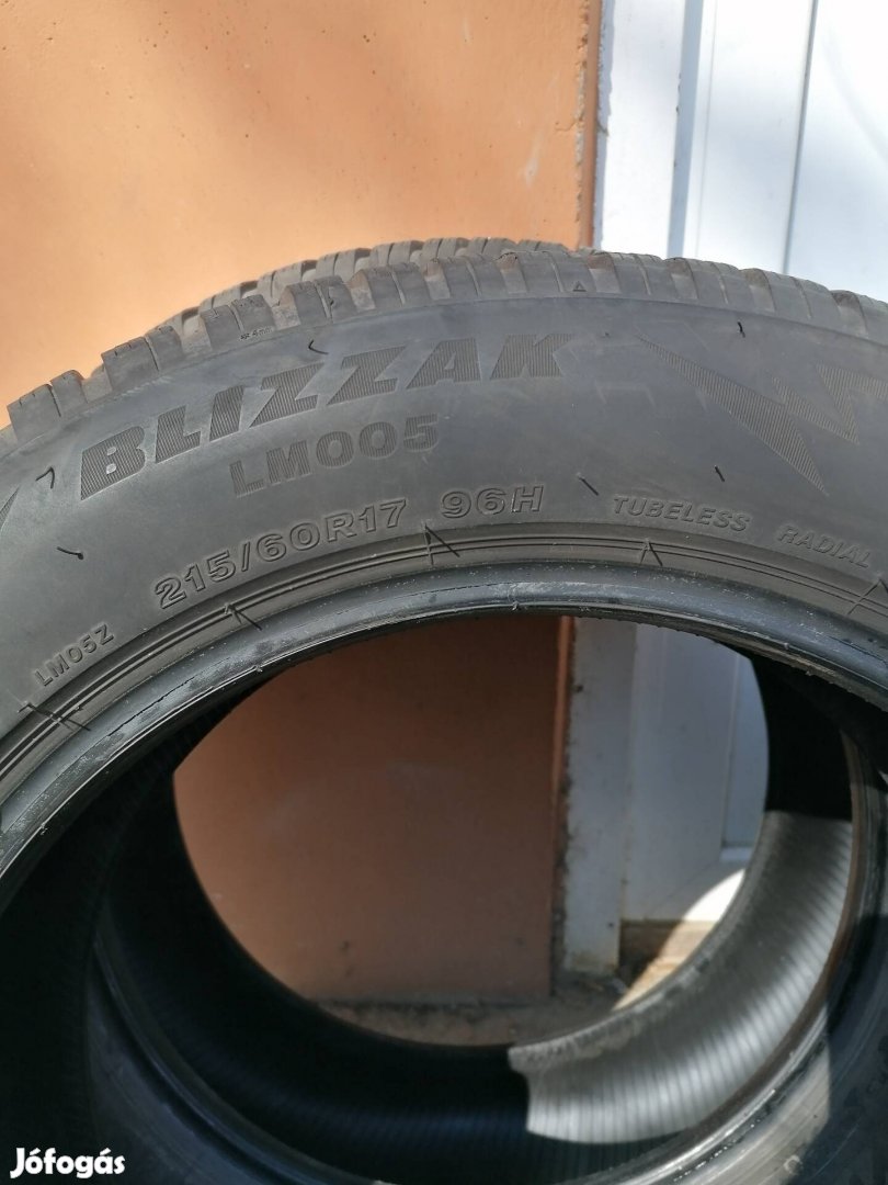 Bridgestone téligumik 215 60R17 nagyon jó állapotban eladók. 