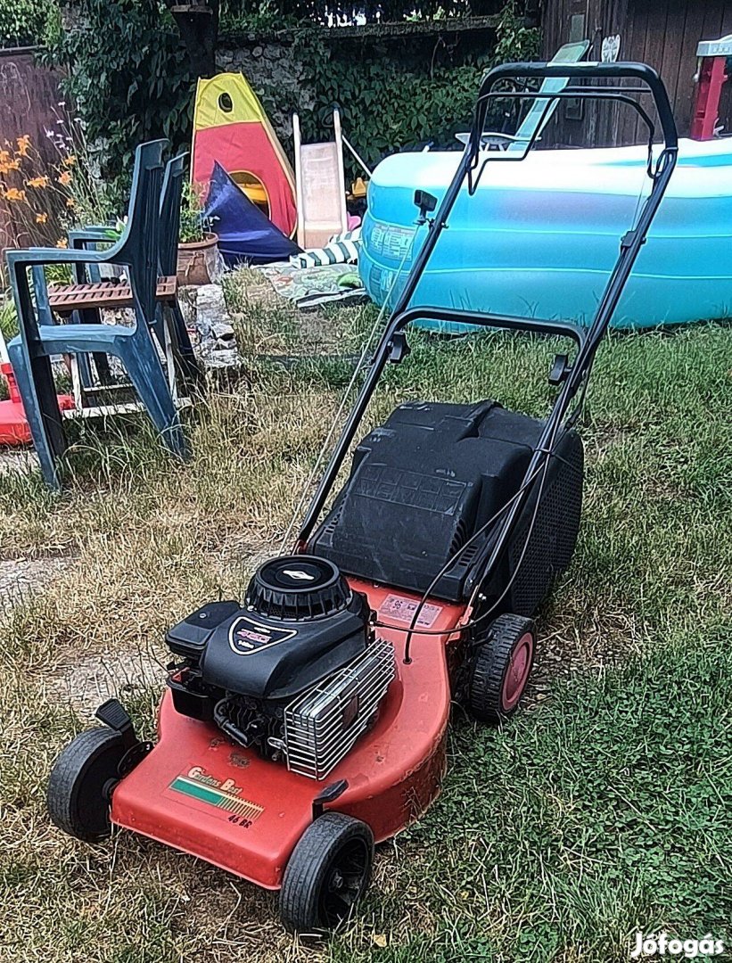 Briggs Stratton 3,5 LE-s önjárós Fűgyűjtős Fűnyíró