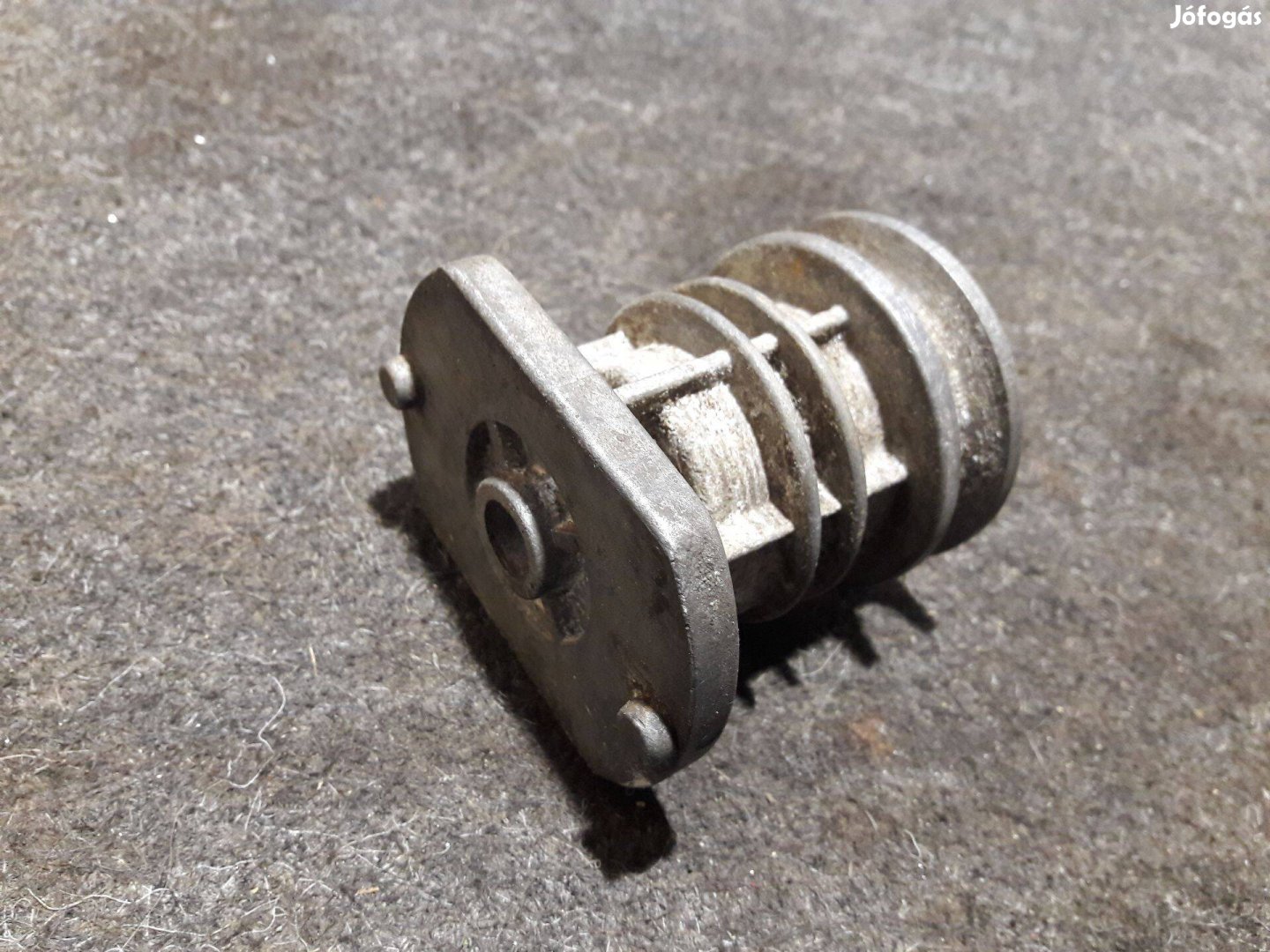 Briggs & Stratton fűnyíró főtengely vég közdarab