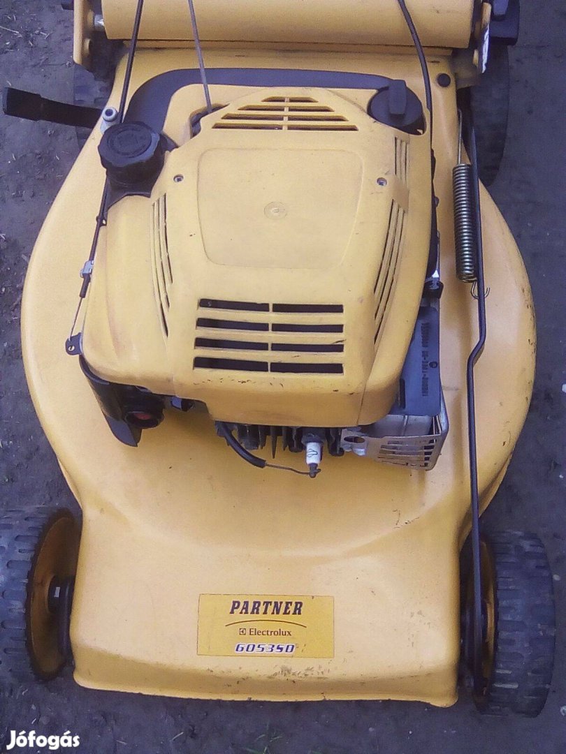 Briggs fűnyíró motor alkatrésznek eladó