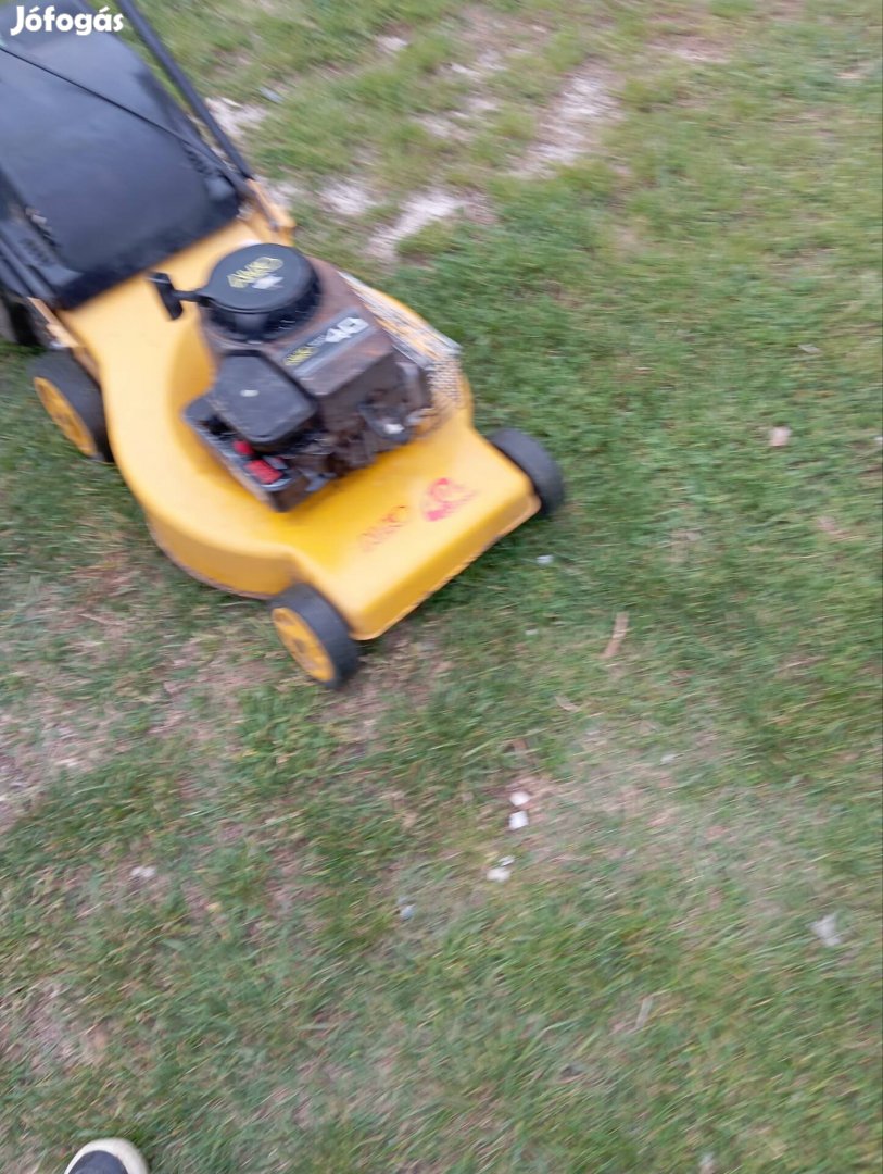 Briggs motoros fügyüjtős fűnyíró eladó 