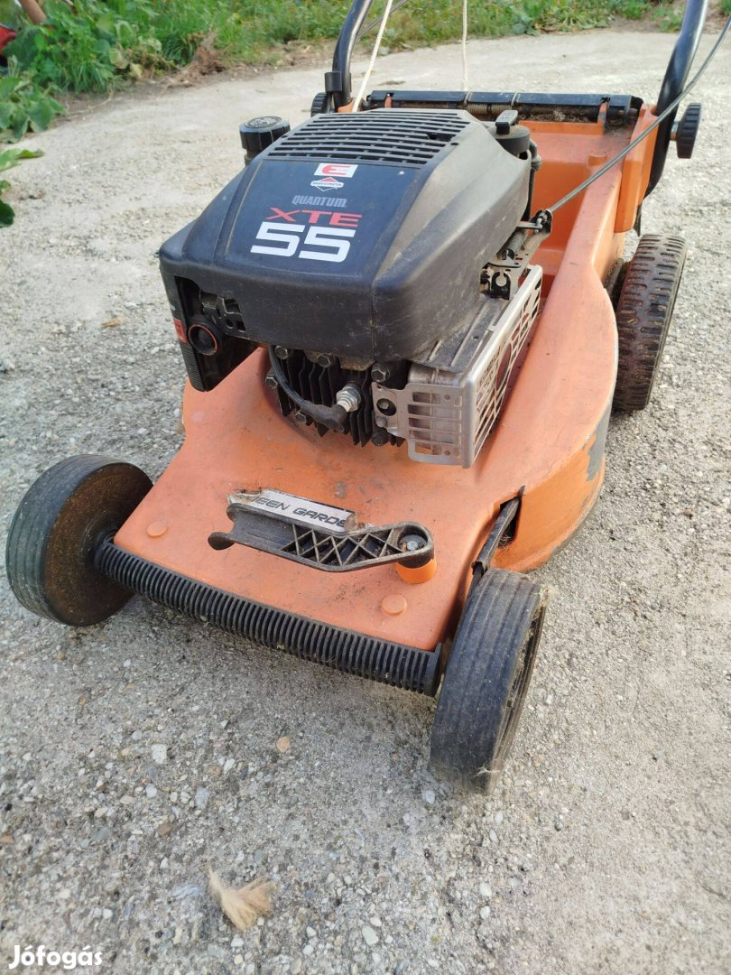 Briggs motoros önjárós fűnyíró