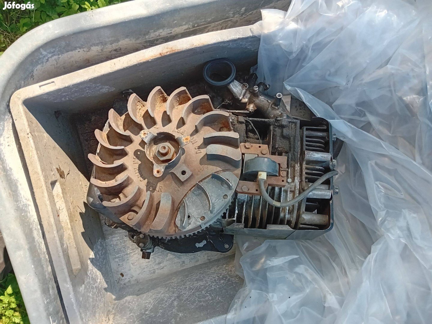 Brigss fűnyíró traktor motor eladó