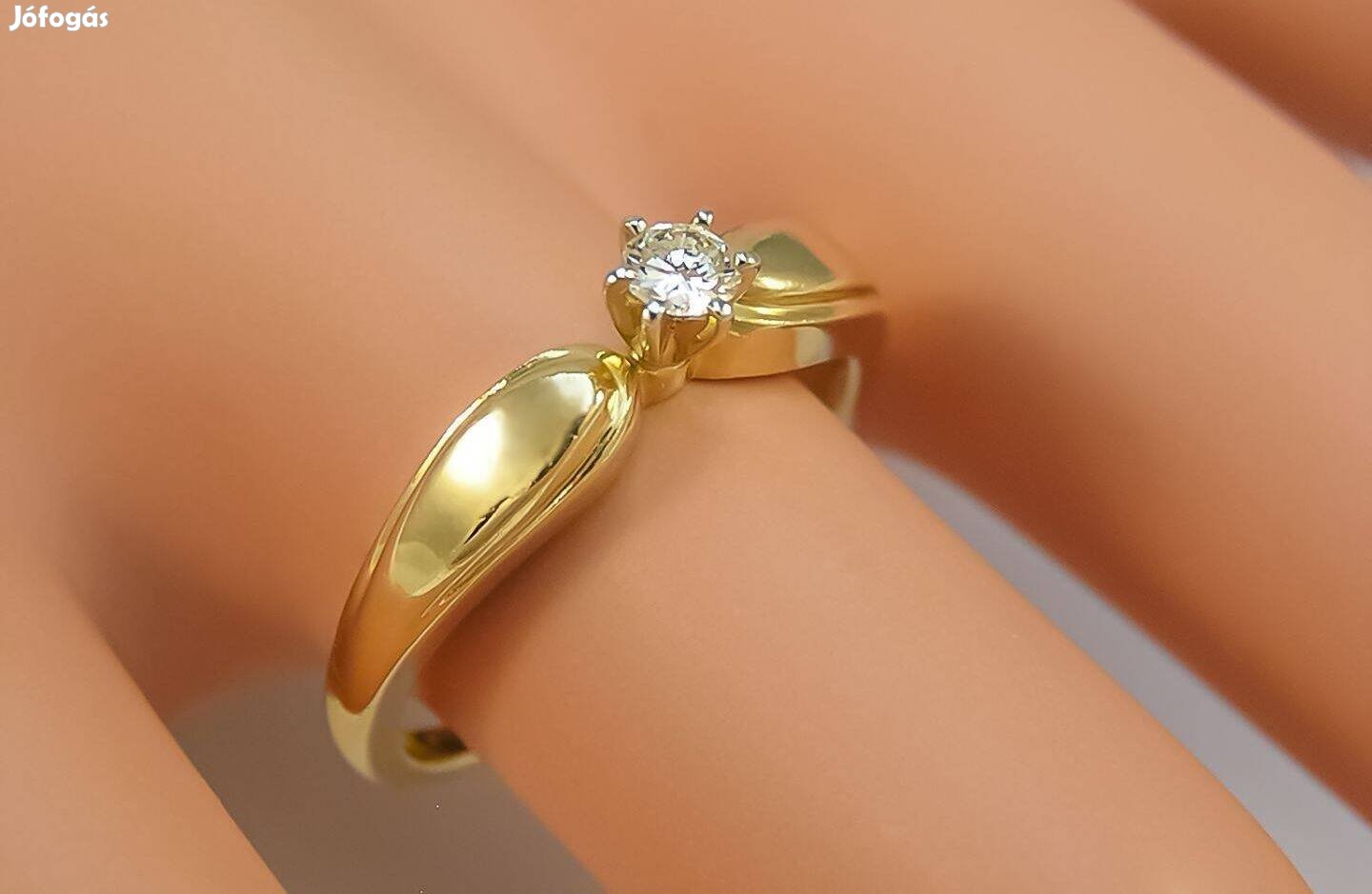 Brill Gyémánt Klasszikus Eleganciájú Szoliter Gyűrű