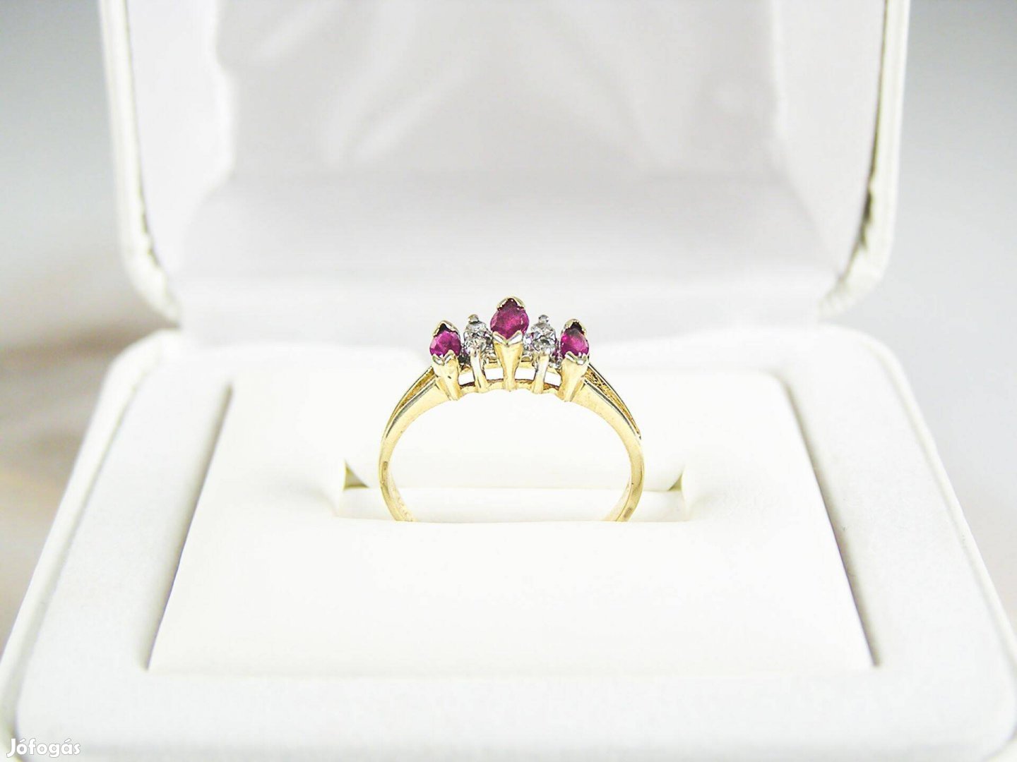 Brill Gyémánt és Rubin Arany Gyűrű