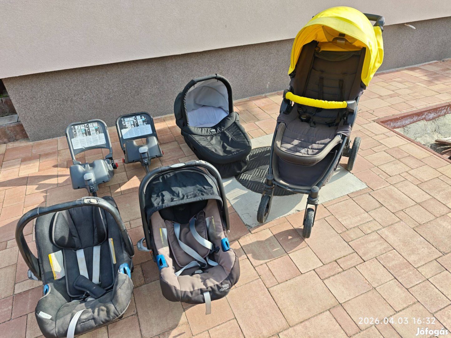 Britax Römer B-Motion Plus babakocsi, mózeskosár, 2x Isofix
