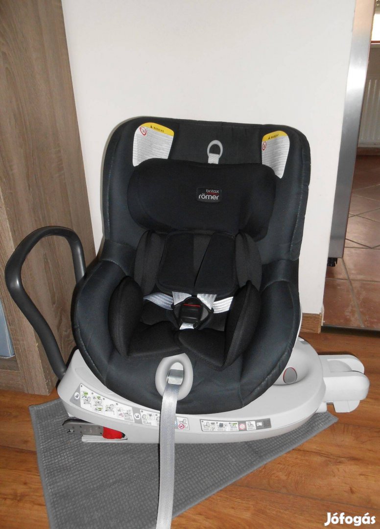 Britax Römer Dualfix 360°ban forgatható gyerekülés 0-18kg szűkítővel