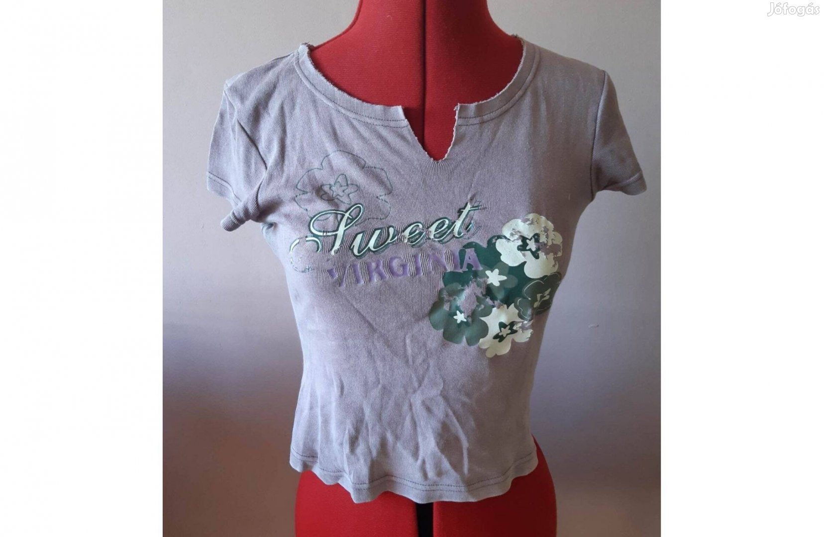 Broadway koptatott feliratos virágos póló S-es