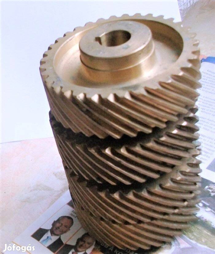 Bronz csavarkerék kb. 1, 5 kg