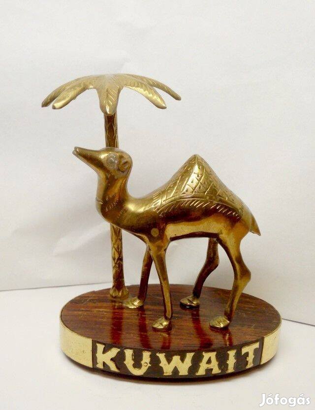 Bronz dromedár pálmafával, lakkozott fa talapzaton, Kuvaiti