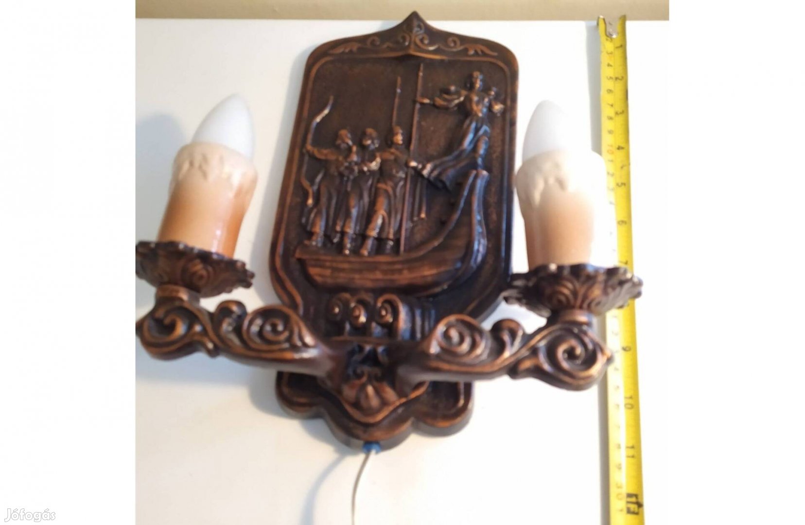 Bronz színű dísztárgyak