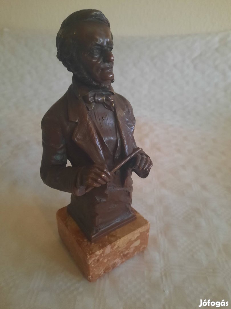 Bronzszobor R.W.