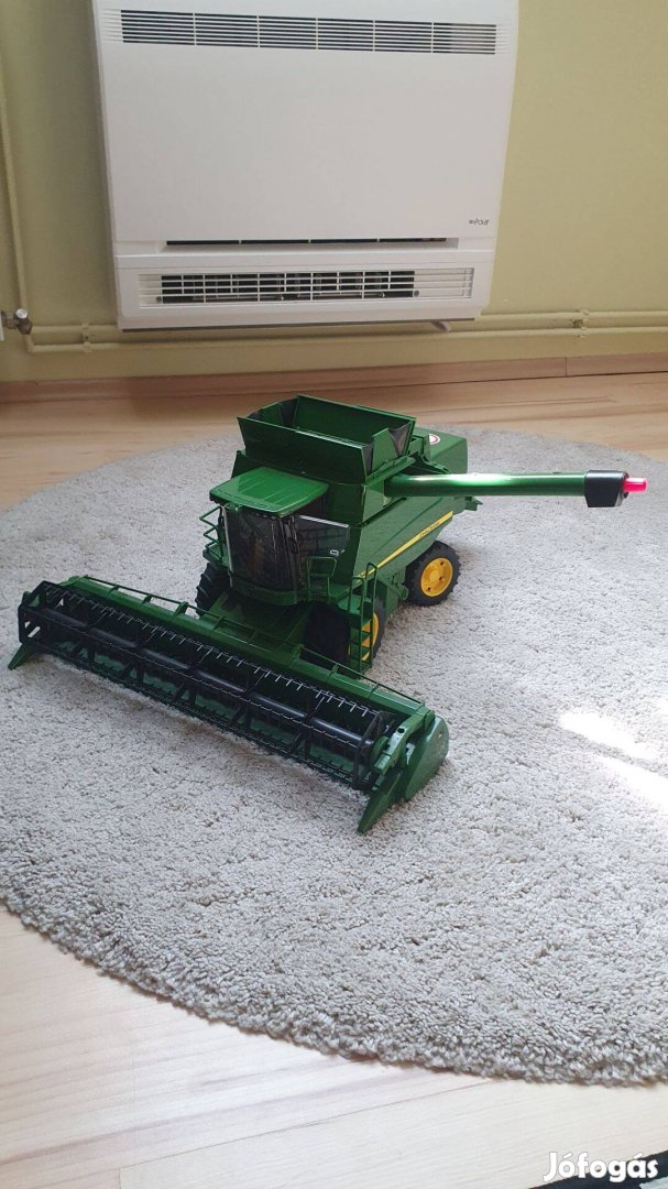 Bruder John Deere kombájn