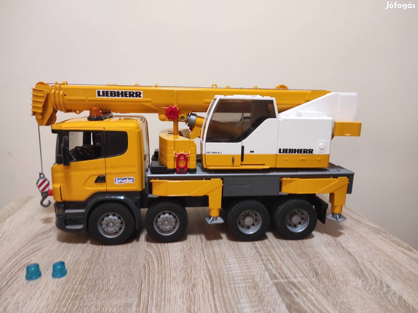 Bruder Scania teherautó Liebherr daruval 1: 16 (3571)
