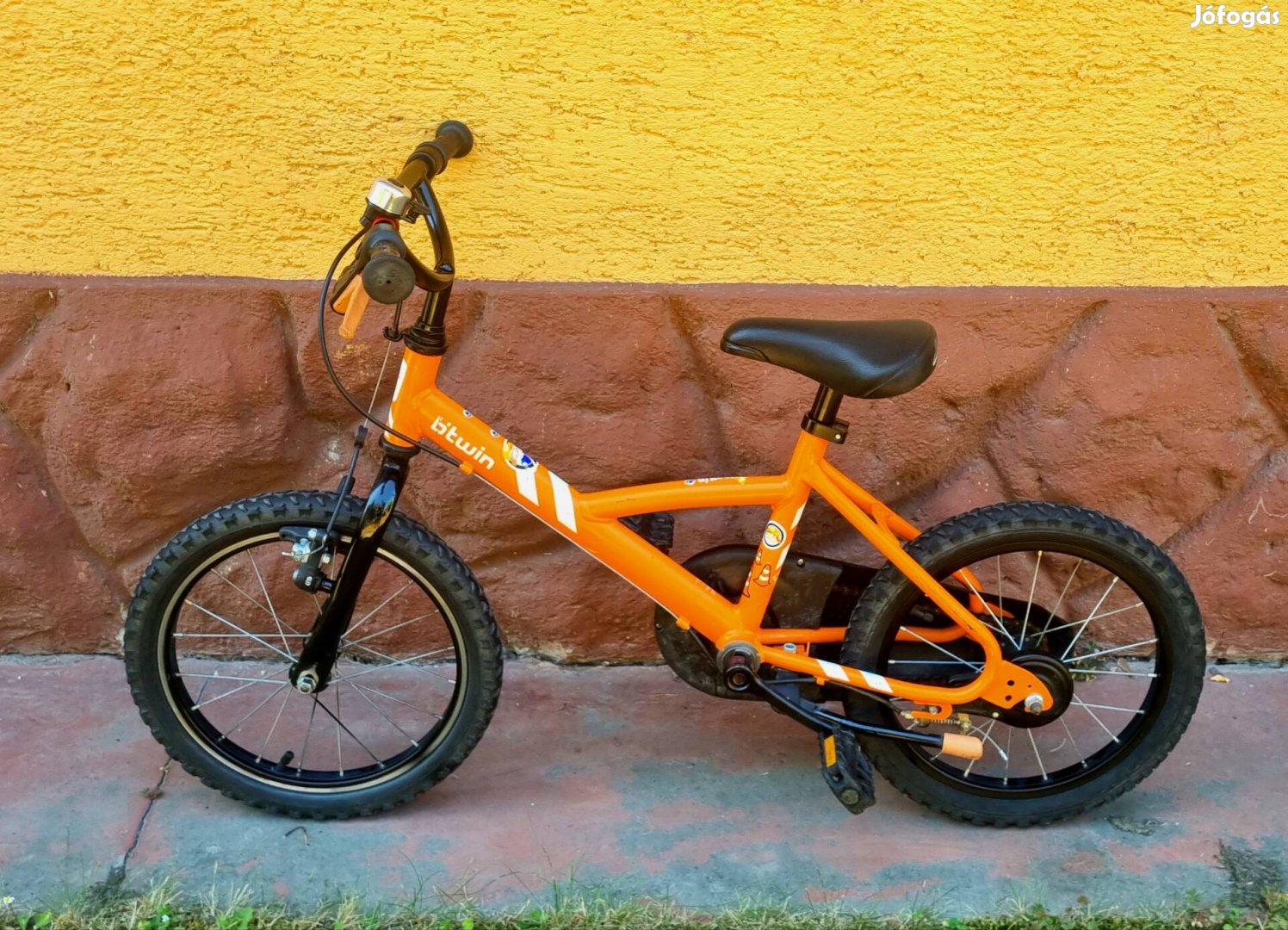 Btwin 16 os kisfiú kerékpár eladó.