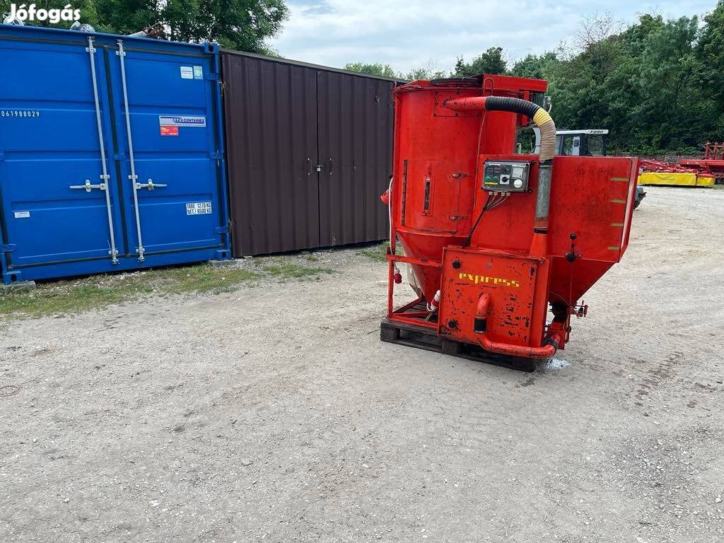 Buchmann 600kg tápkeverő-daráló