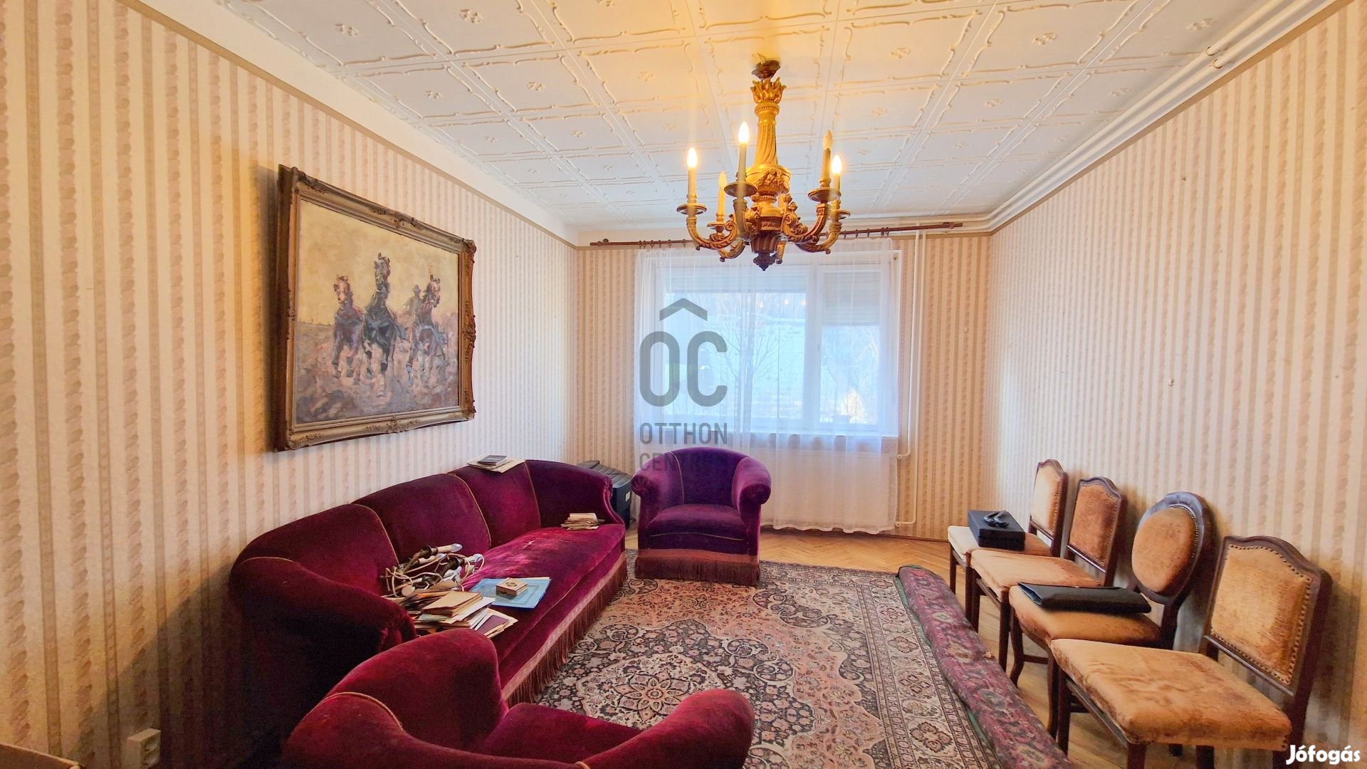 Budakeszi központjában, belső 2 szintes, 3 szobás sorházi