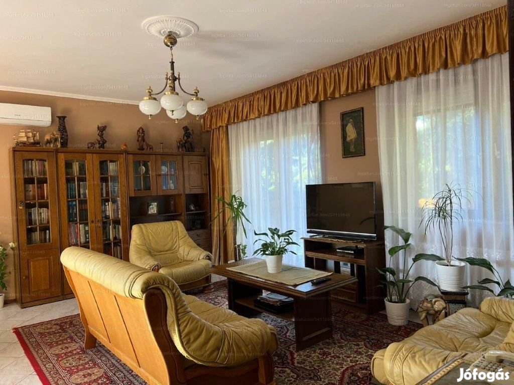 Budaörs, Mozdony utca, 187 m2-es, 2 generációs, családi ház, 5 szobás