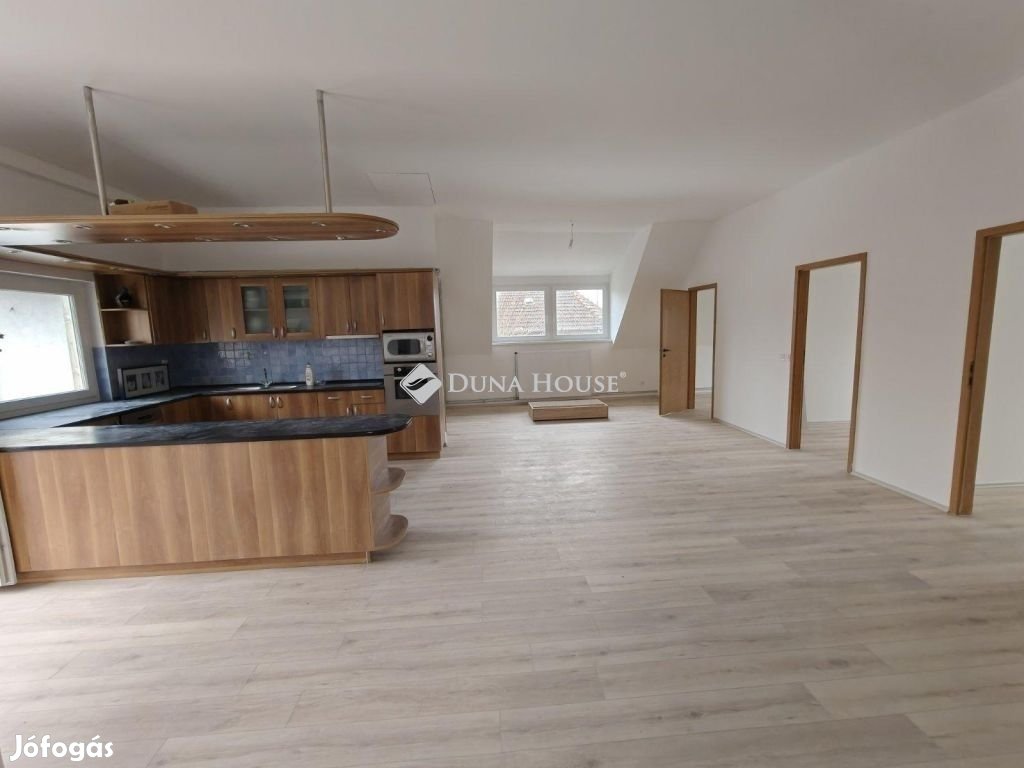 Budapest 15. ker.i eladó 102 nm-es lakás
