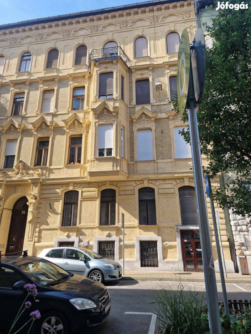 Budapest Nyugati térnél Belvárosi tégla házban 91 nm. lakás eladó