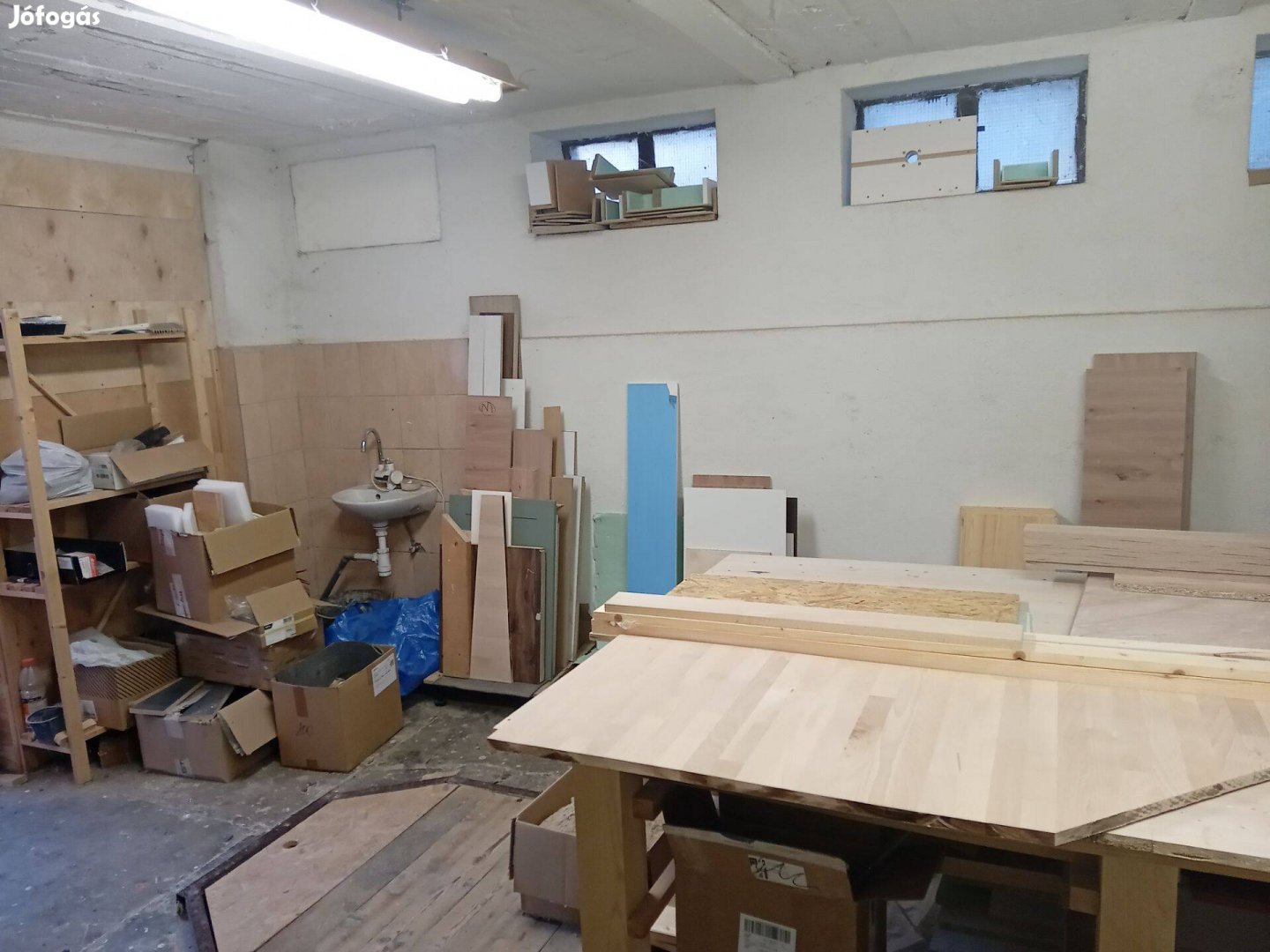 Budapest XV. rákospalotán kiadó egy 27 nm aknás műhelyüzletr