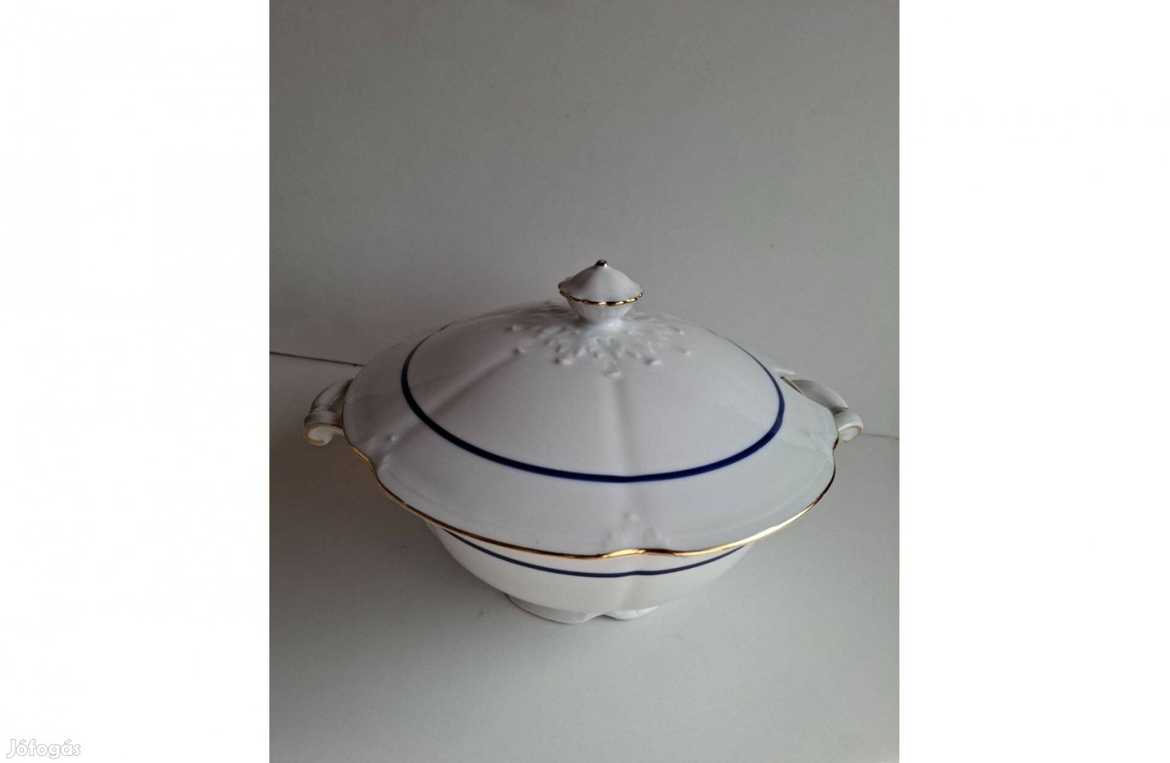 Budapest porcelán leveses tál fedéllel jelzett számozott