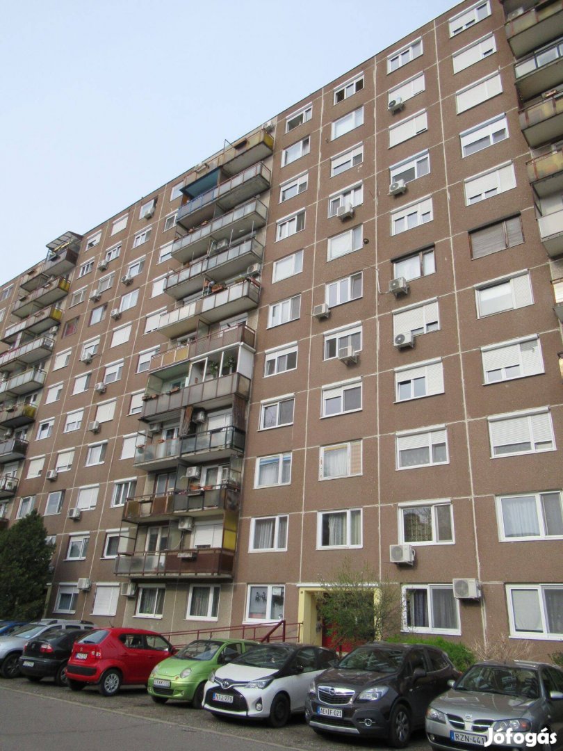 Budapesten a XV. kerületben 1,5 szobás 10. emeleti lakás eladó