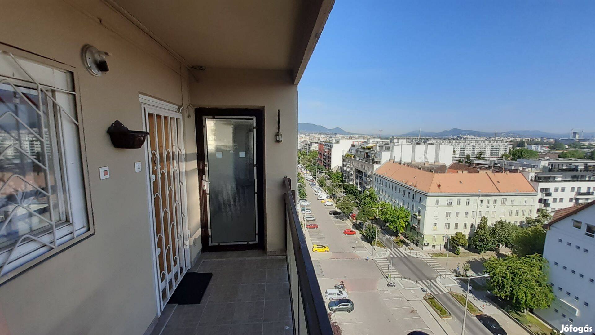 Budapesti, 13.kerületi, kétszobás panellakás a legfelső szinten