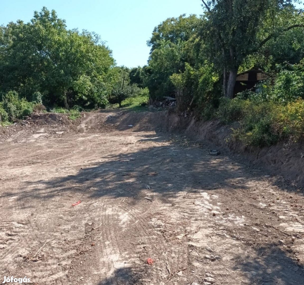 Budapesttől 40 km-re építési telek eladó 