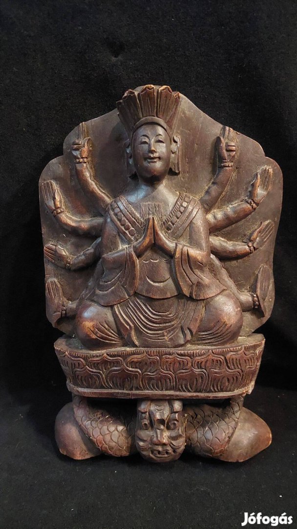 Buddha, régi faragott szobor